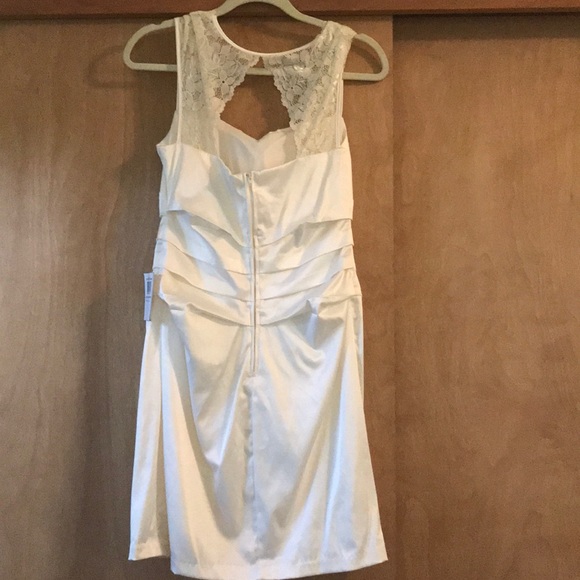 Cream keyhole back dress - Picture 3 of 4